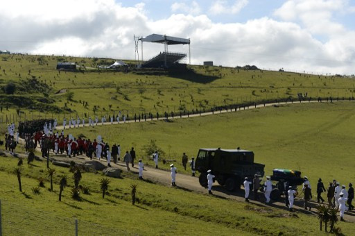 جثمان مانديلا يوارى الثرى في مسقط رأسه