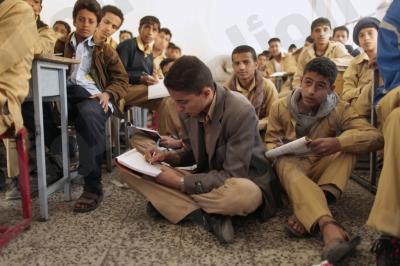 مليونا تلميذ يمني يجلسون على الأرض