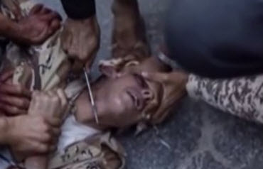 ذبح جندي سوري على ايدي القاعدة