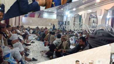 السامعي يستقبل جموع المعزين