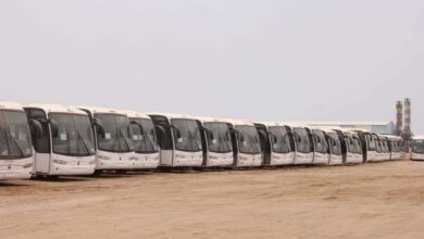 باصات في حوش النقل بعدن