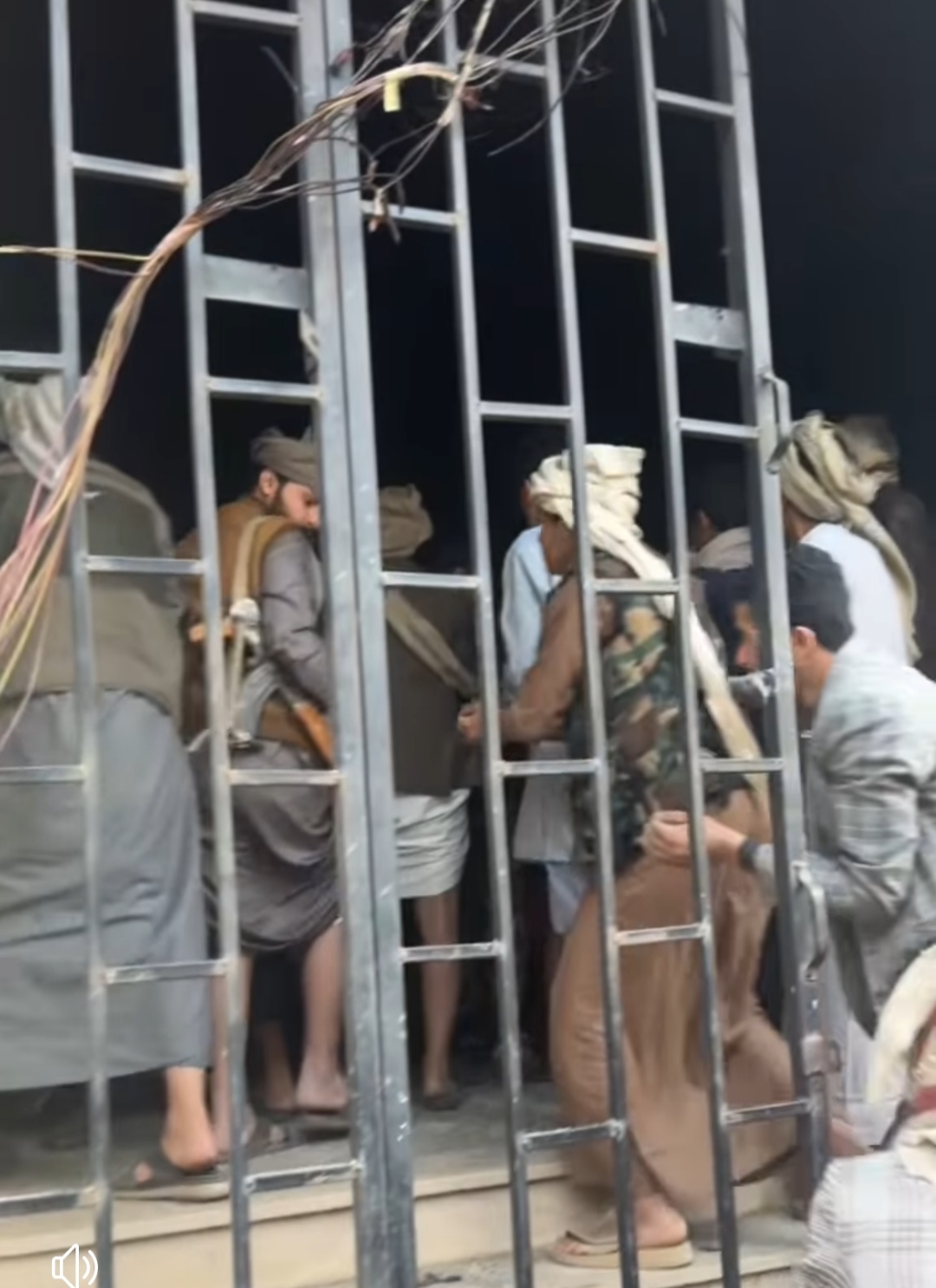 حريق عمارة في الجراف صنعاء 1