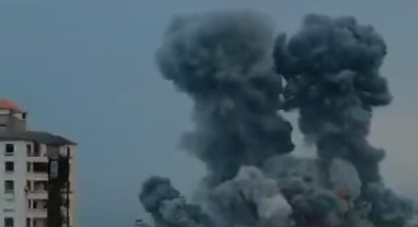 سريع يؤكد إرباك الطيران المهاجم والإعلام الإسرائيلي يعلن عن الأهداف المقصوفة في ميناء الحديدة 1 00087 1