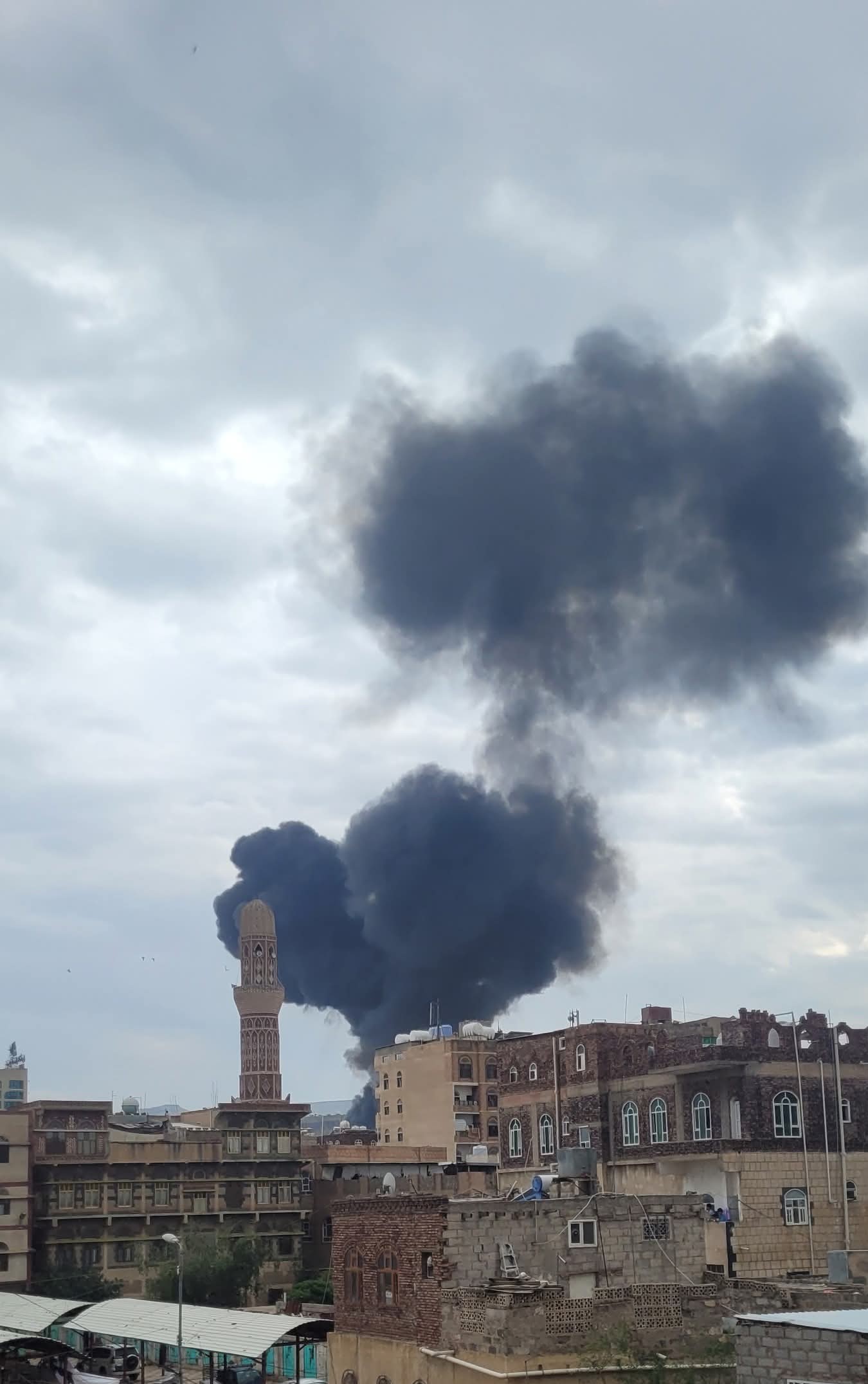 صنعاء.. أصوات انفجارات متتالية وسط تحليق مكثف للطيران "تقرير موسع" 1 0870