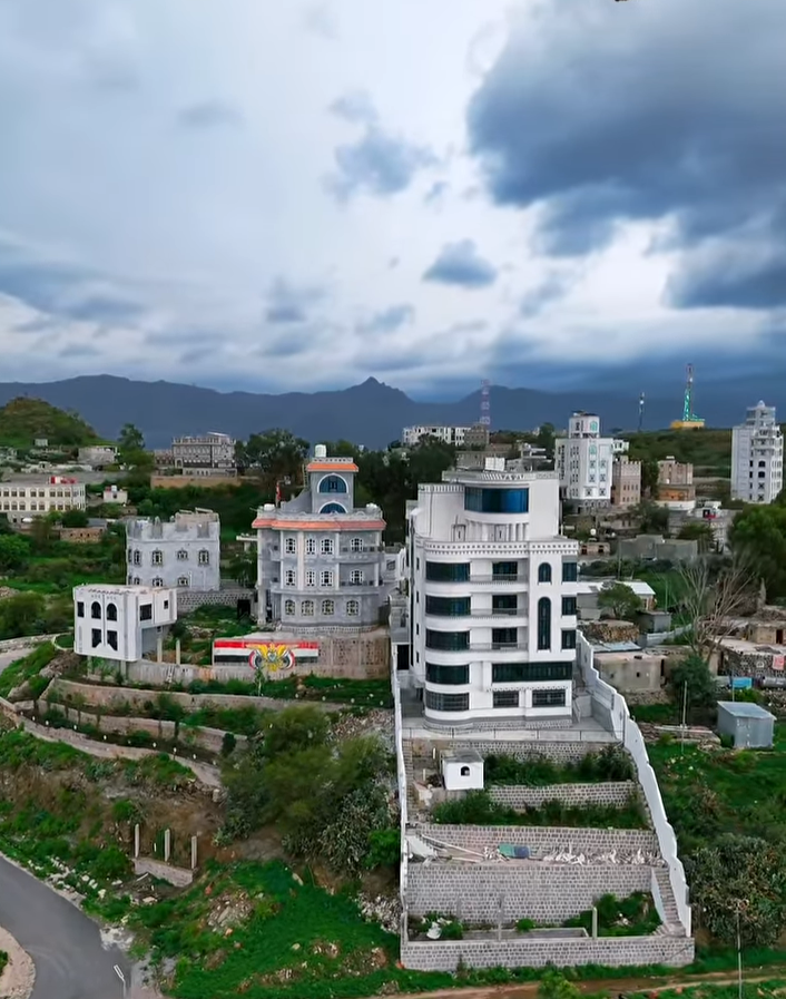 الأرصاد يرفع التحذير إلى إنذار ويتوقع أمطاراً رعدية متفاوتة الغزارة مصحوبة بحبات البرد 1 25481