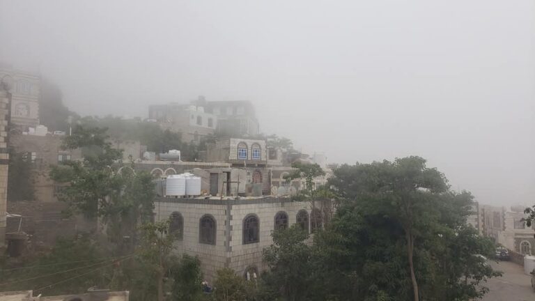 الأرصاد يتوقع أمطارًا مصحوبة بحبات البَرَد ويحذر من انجراف التربة والانهيارات الصخرية 1 874