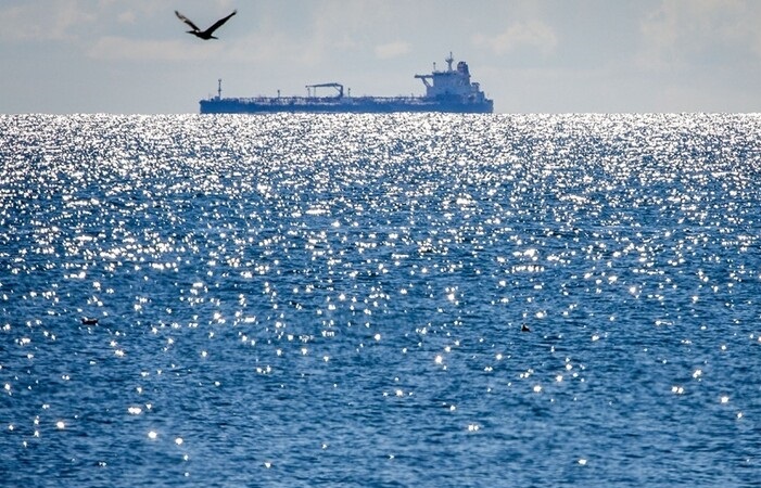 شركة شحن ألمانية تبين أسباب استمرار تحويل مساراتها بعيدًا عن البحر الأحمر 1 876543 2