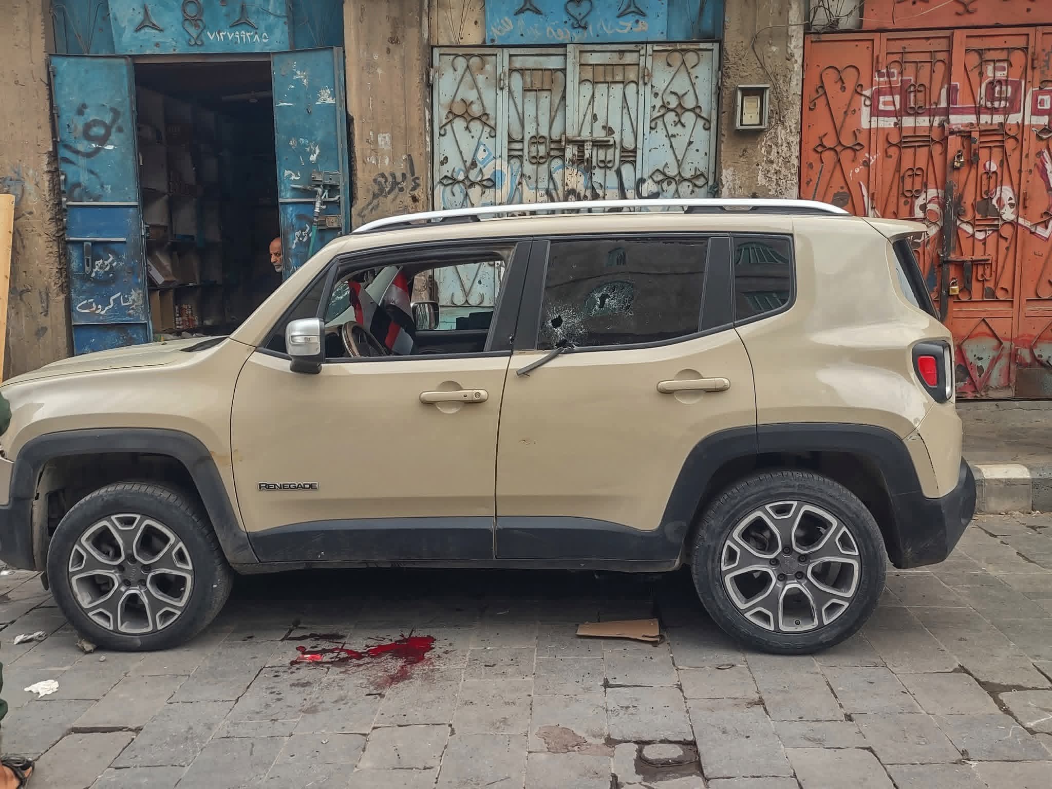 تعز.. اللجنة الأمنية تحدد متهمين بقتل المشهري وتعمم صورهم على المنافذ وتظاهرة غاضبة أمام المحافظة 1 FB IMG 1758195914744