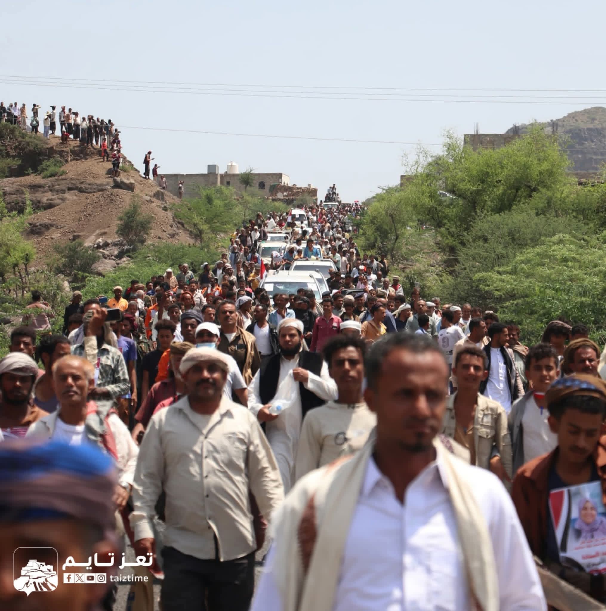 تعز .. تشييع الشهيدة المشهري في موكب مهيب وأسرتها تعلن العودة إلى خيمة الاعتصام 2 FB IMG 1759226924333