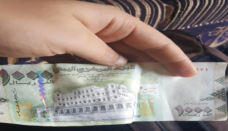 عدن .. أزمة السيولة بين قرارات البنك المركزي وعجز الحكومة عن صرف المرتبات 1 IMG 7747