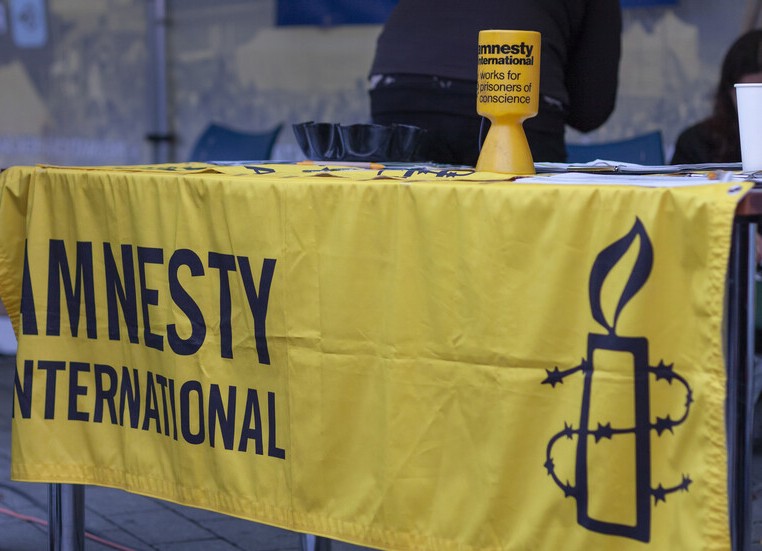 العفو الدولية تطالب بتحقيق في ضربة أمريكية على سجن في اليمن 1 6901af38426c9651