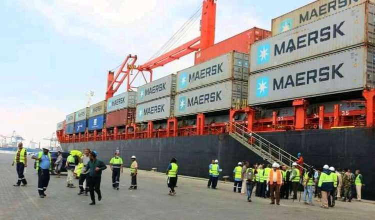 كبرى شركات الشحن العالمية تبدي استعدادها العودة إلى البحر الأحمر 1 805