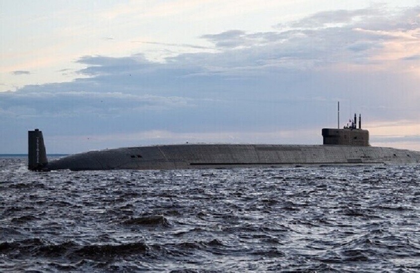 روسيا تعلن إنزال غواصة ذرية حديثة تحمل روبوتات بحرية إلى المياه 1 880