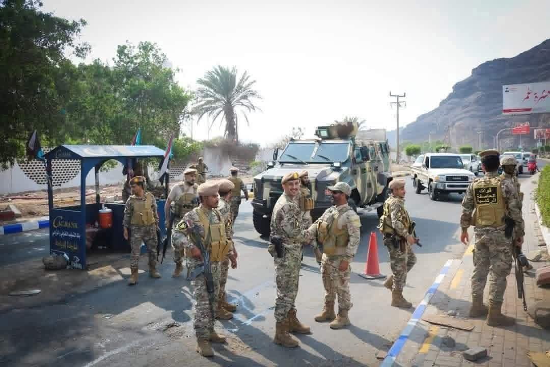 مصادر: الوضع في القصر الرئاسي بعدن يعود إلى ما قبل مغادرة كتيبة الحماية الرئاسية 1 FB IMG 1765023915327