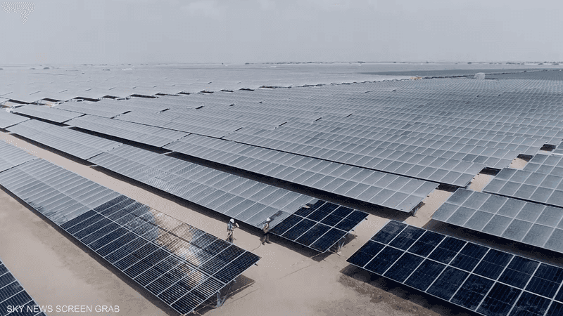 عدن.. وزارة الكهرباء تحمّل شركة إماراتية مسؤولية الإيقاف المفاجئ لمحطتي طاقة شمسية 1 1 1729259