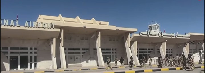 الخنبشي يعلن السيطرة على مرافق عسكرية في المكلا وتأمين سيئون ومرافقها 1 1103