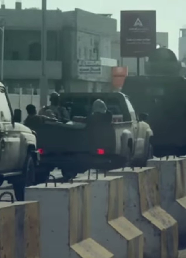 عدن.. العمالقة تنتشر والمحرمي يدير المحافظة ودرع الوطن في الطريق 1 16445