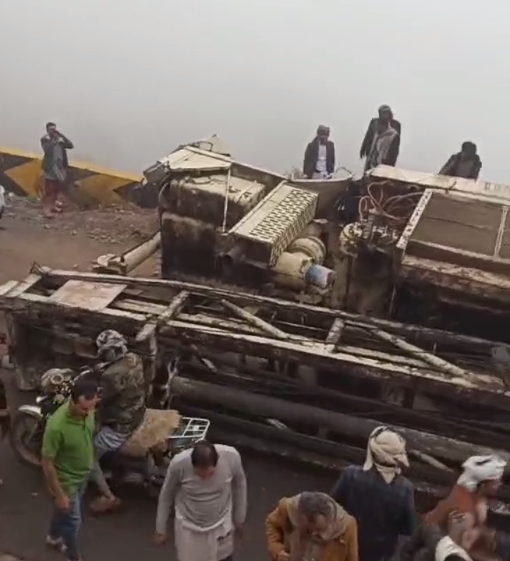 قطع طريق إقليمي رابط بين صنعاء وتعز 1 180148