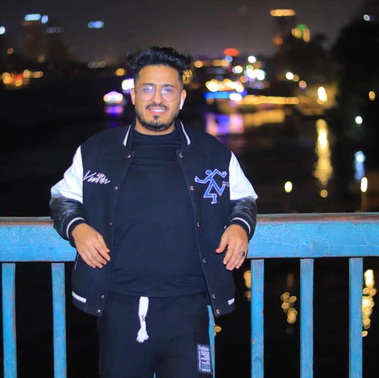 سلطات مطار عدن الدولي تحتجز فناناً عاد إلى أرض الوطن بعد غربة امتدت لعقد ونصف 1 320