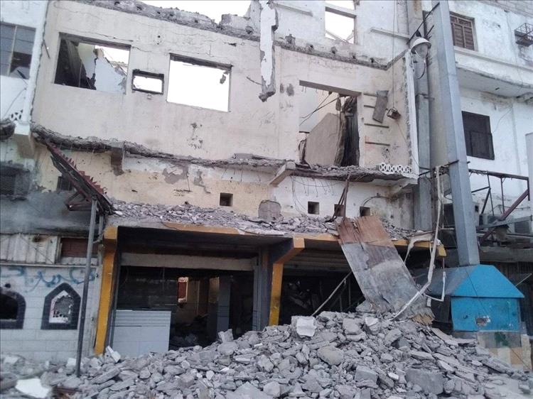 عدن.. وفاة عاملين تحت أنقاض مبنى متهالك 1 517557b0 724e 407e 8a80 d45c08317ce0