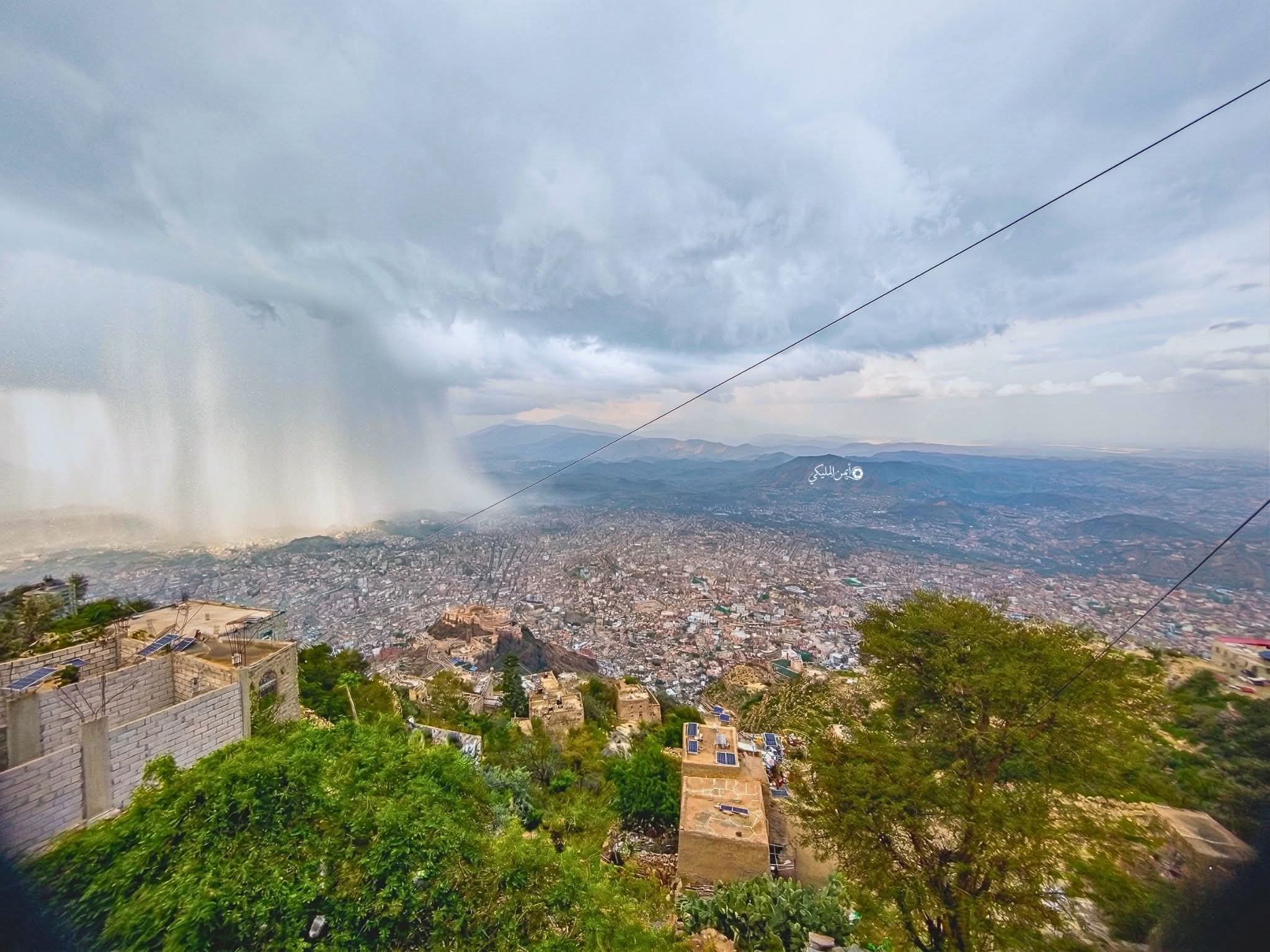 الأرصاد يرفع درجة التنبيه إلى تحذير ويتوقع أمطارًا رعدية على أغلب المحافظات