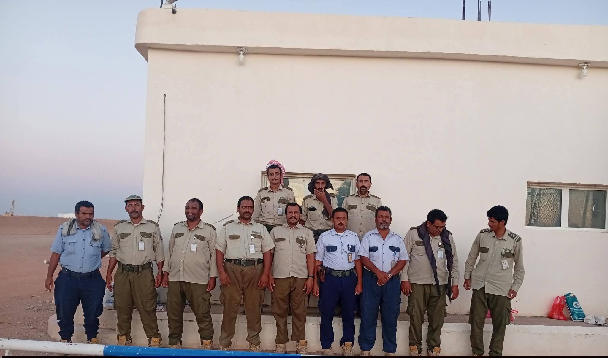 حراسة حقل نفطي بشبوة يشكون هضم حقوقهم ويناشدون المحافظ للتدخل 1 FB IMG 1775902061334