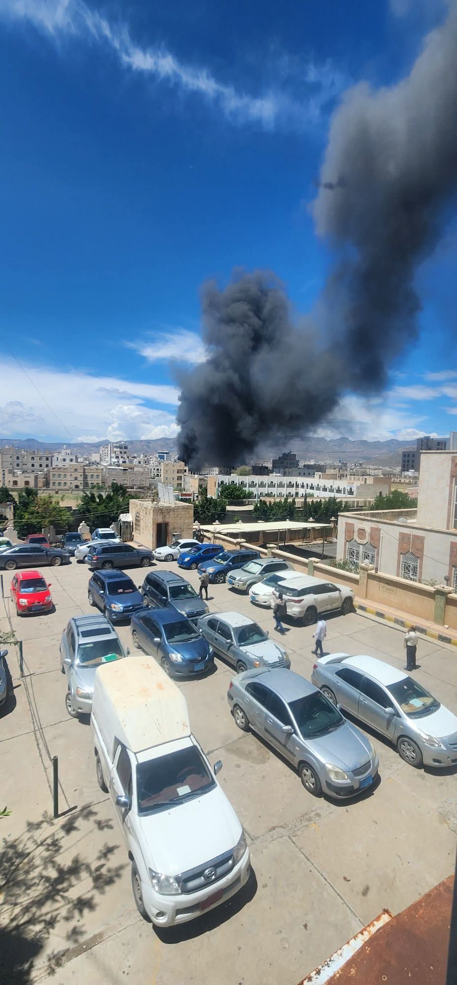 اندلاع حريق في هنجر جنوب العاصمة صنعاء 1 FB IMG 1775983634632