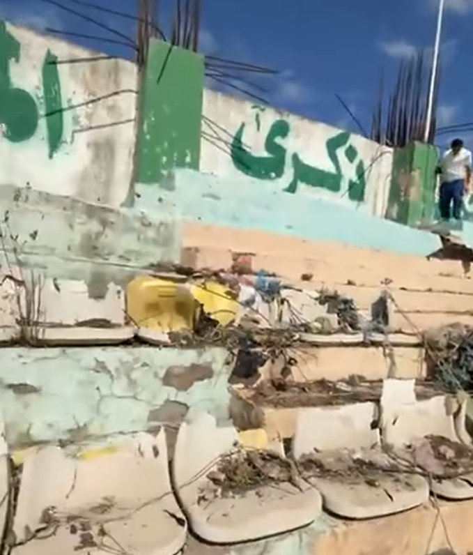 "صور".. حملات شعبية لتنظيف ملعب 22 مايو بإب وسط غياب دور السلطة المحلية 5 04