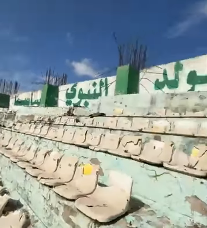 "صور".. حملات شعبية لتنظيف ملعب 22 مايو بإب وسط غياب دور السلطة المحلية 1 05