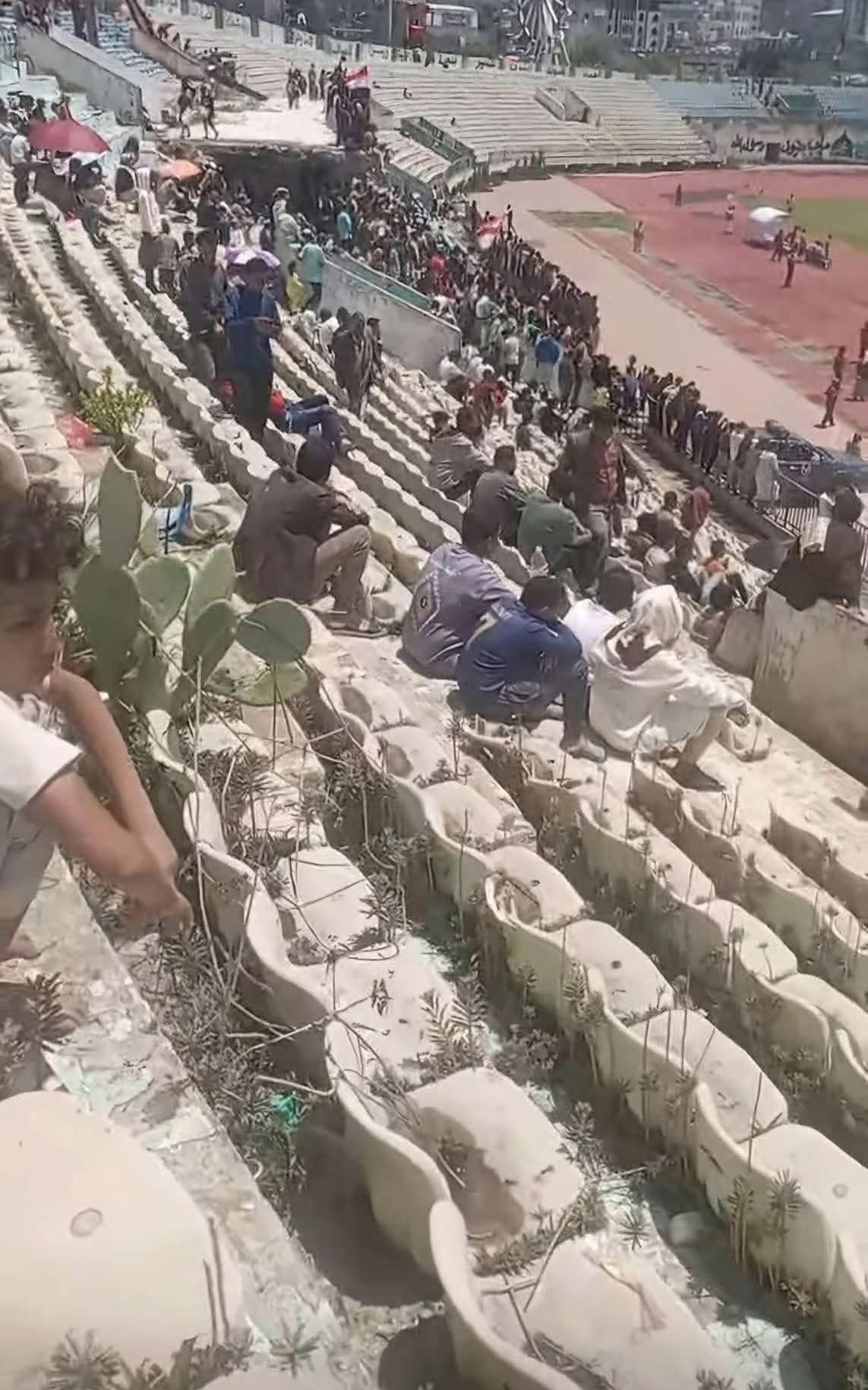 خراب وإهمال في إستاد إب الرياضي يكشف غياب دور السلطة المحلية ومكتب الشباب والرياضة في المحافظة 2 1414