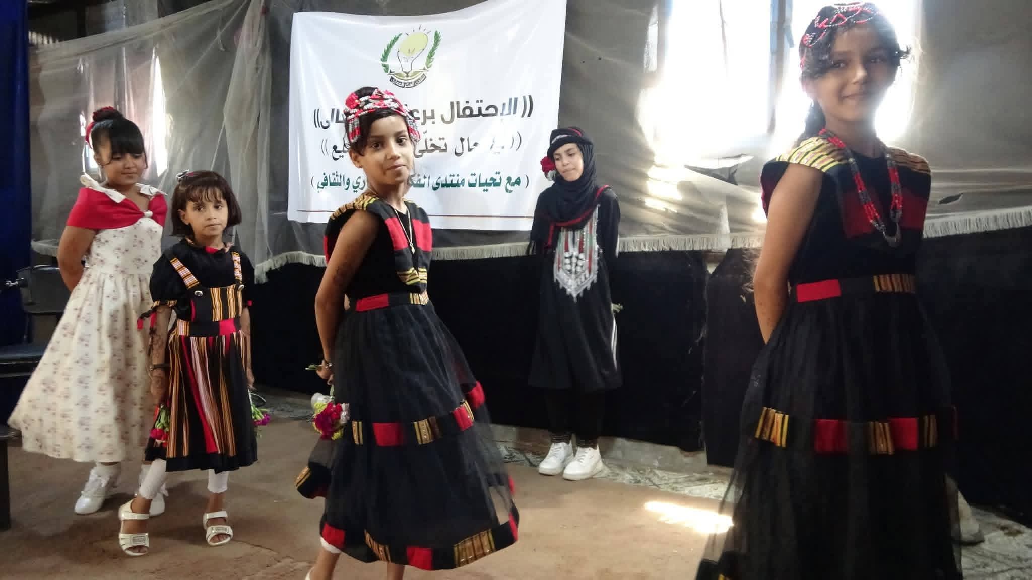 بأغصان المحبة والسلام.. صنعاء وتعز تحتفيان بـ "عيد المشاقر" 2 01