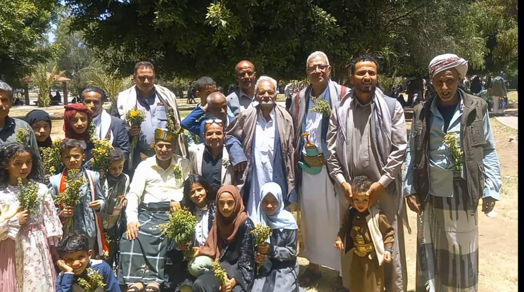 بأغصان المحبة والسلام.. صنعاء وتعز تحتفيان بـ "عيد المشاقر" 4 03
