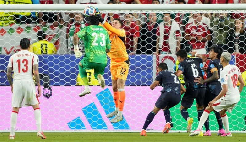 كأس العالم.. باراغواي يفوز على تركيا رغم النقص العددي 1 1111