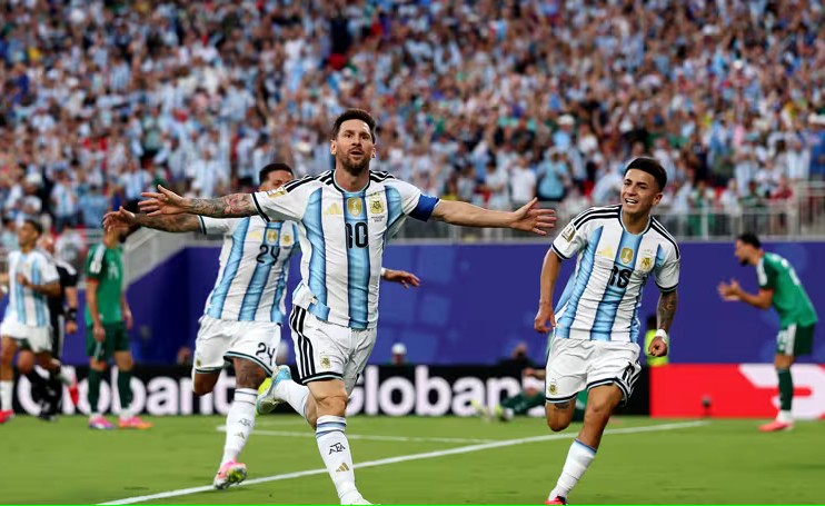 كأس العالم.. الأرجنتين تتجاوز الجزائر بثلاثية نظيفة وميسي يحقق رقمًا قياسيًا 1 2026999