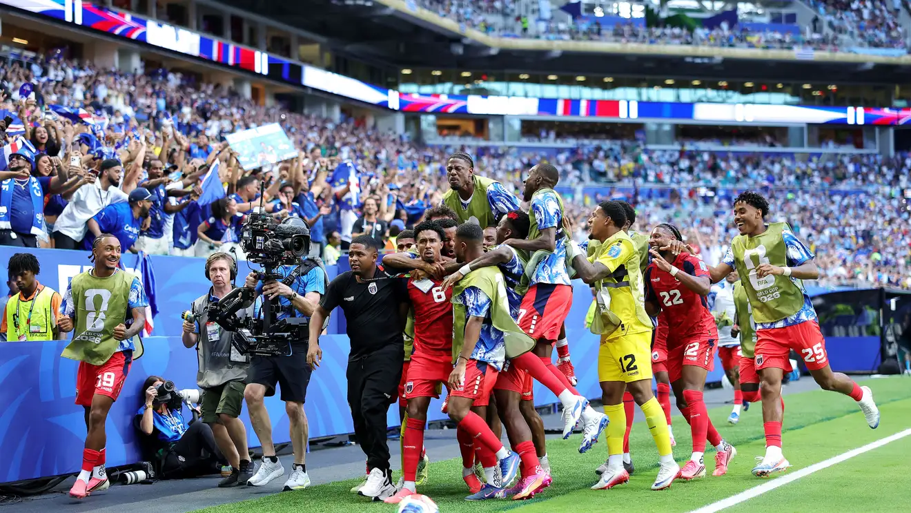 كأس العالم.. الرأس الأخضر يحرج أوروغواي وينتزع تعادلاً ثميناً 1 GettyImages 2282678611.jpg