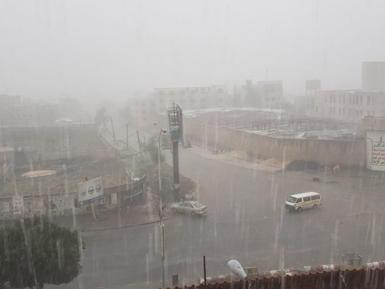 خبير في الطقس يتوقع هطول أمطار متفاوتة الشدة على أجزاء من صنعاء والبيضاء 1 666680