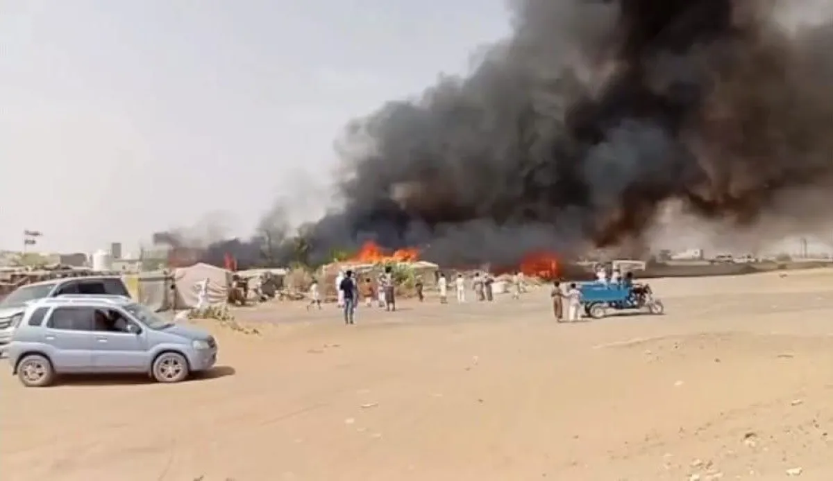 نشوب حريق في مخيم للنازحين بمأرب وتقرير رسمي يكشف عن أسباب أكثر من 100 حالة حريق خلال 6 أشهر 1 98