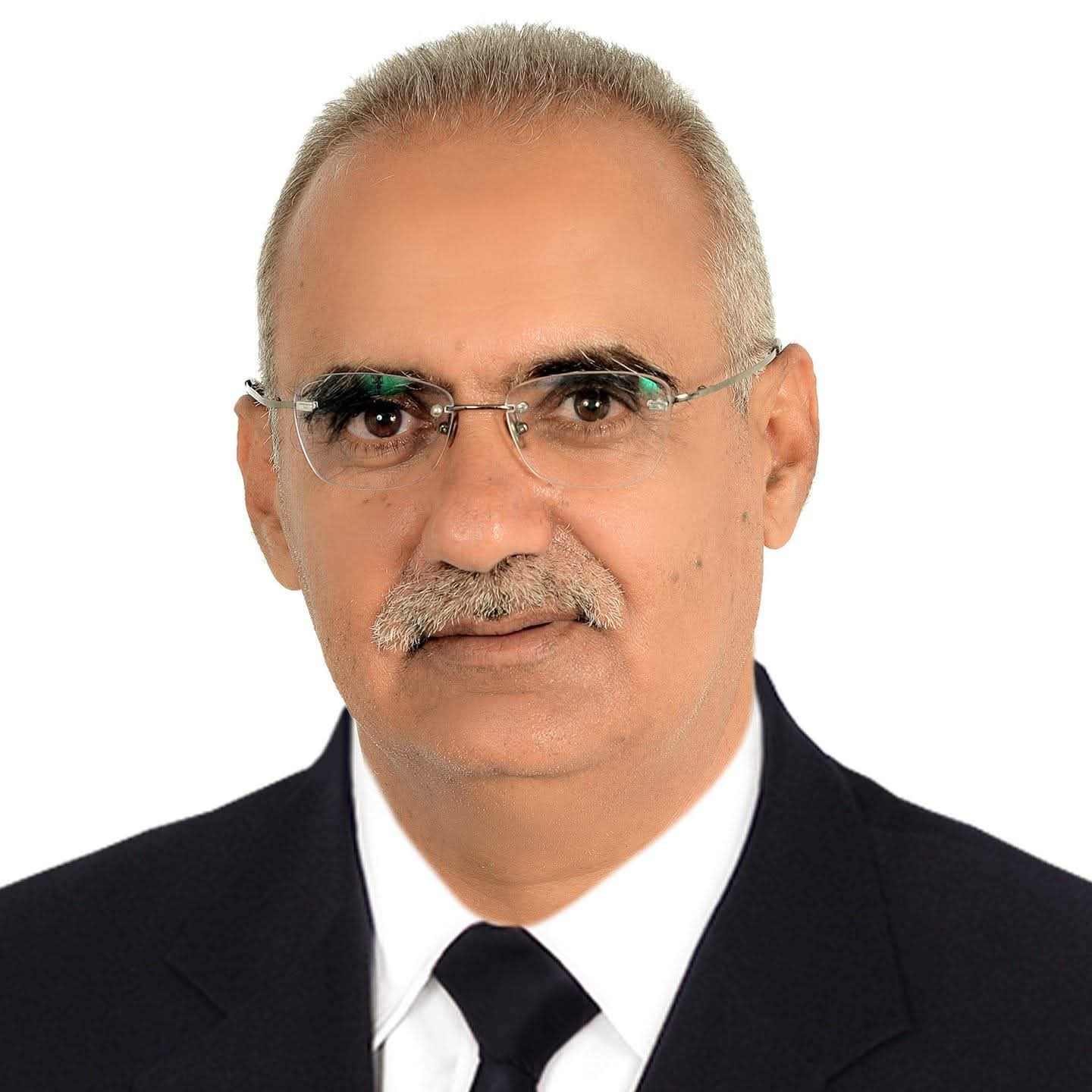 عبدالباري طاهر.. مخضرم الثقافة والسياسة وأستاذية الفكر والصحافة 1 FB IMG 1783558094066