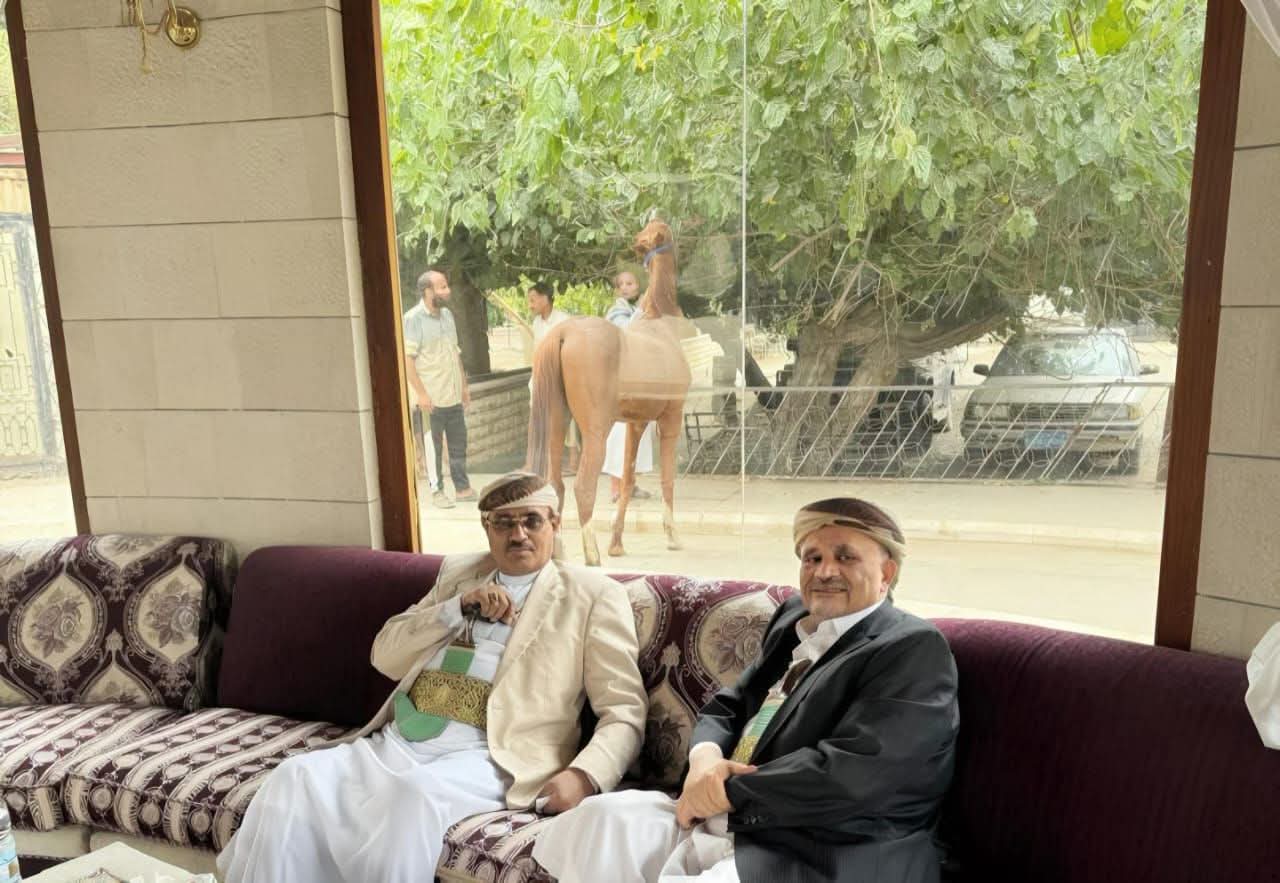 الفريق السامعي يلتقي الشيخ الأحمر لمناقشة تعزيز جهود المصالحة الوطنية 1 FB IMG 1784139712780