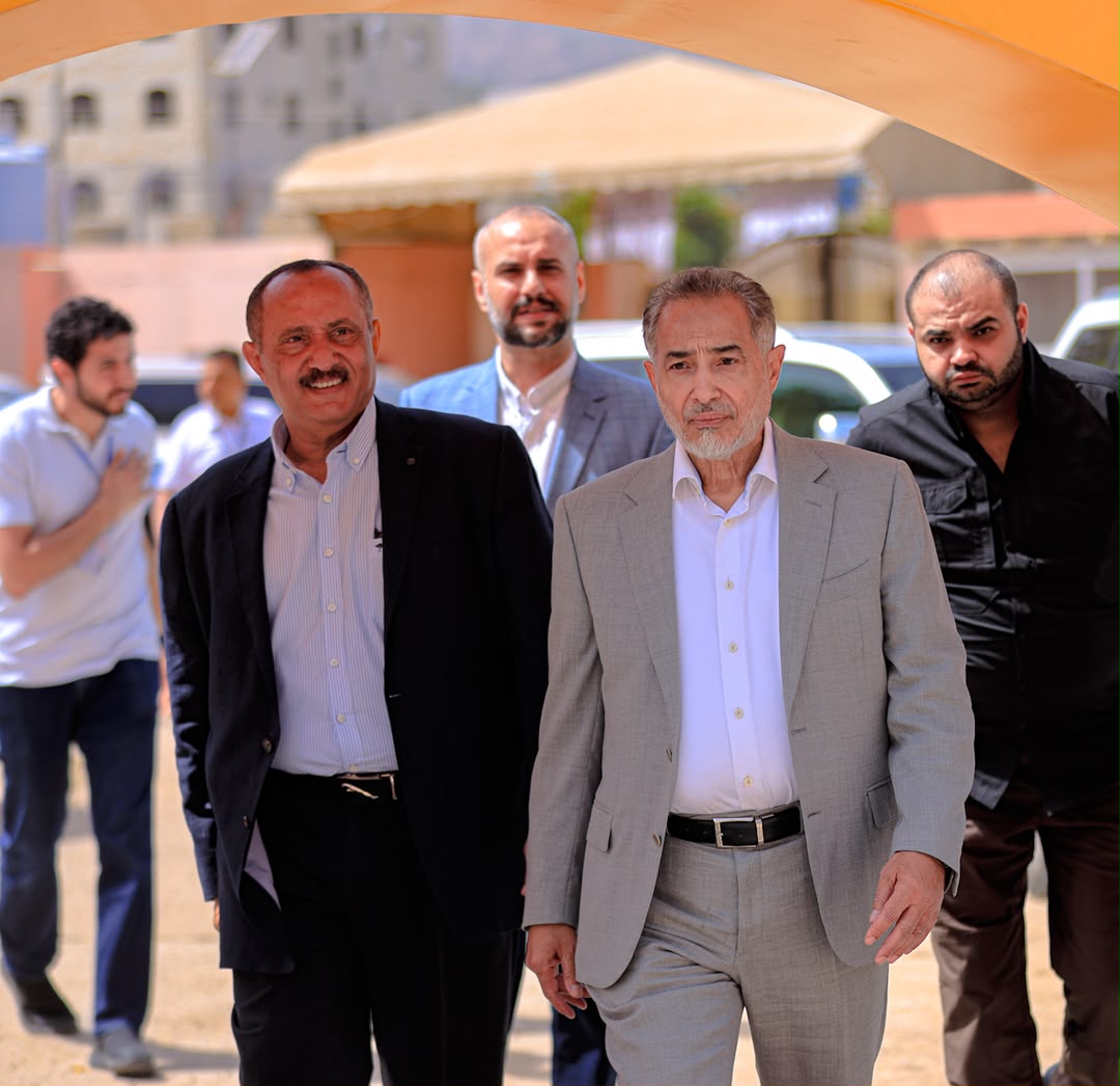 رئيس مجلس إدارة إقليم اليمن بمجموعة هائل سعيد أنعم وشركاه يلتقي العمال والكفاءات الشابة ويكرّم قدامى الموظفين والشركات المتميزة 2 IMG 20260708 WA0009