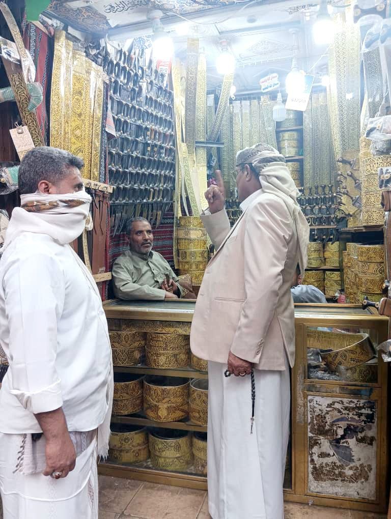 الفريق السامعي يزور عدداً من أسواق صنعاء القديمة للاطلاع على أوضاع المواطنين 3 IMG 20260704 234326 441