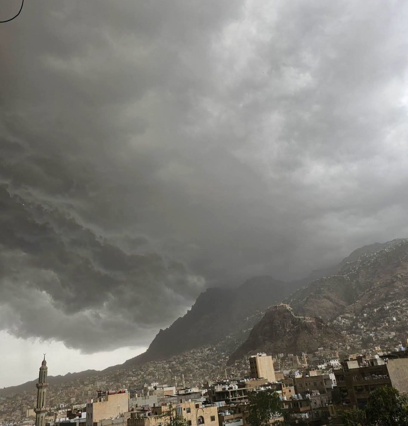 خبير في الطقس يحذر: أمطار هذا الأسبوع سترافقها عواصف ورياح وبروق وسيول مفاجئة 1 030