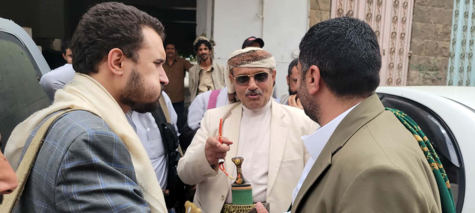 الفريق السامعي يتفقد حصن كوكبان ومدينة شبام التاريخية ويشيد بجهود ترميم المواقع الأثرية 3 5