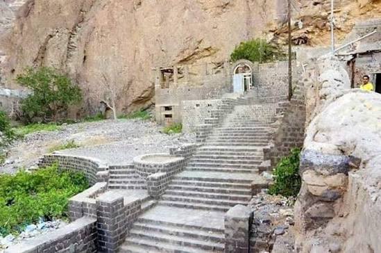 معلم أثري في عدن يتعرض لمخاطر الاستيلاء على حرمه بعد سنوات من نهب بعض مقتنياته 1 606