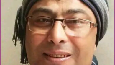 825