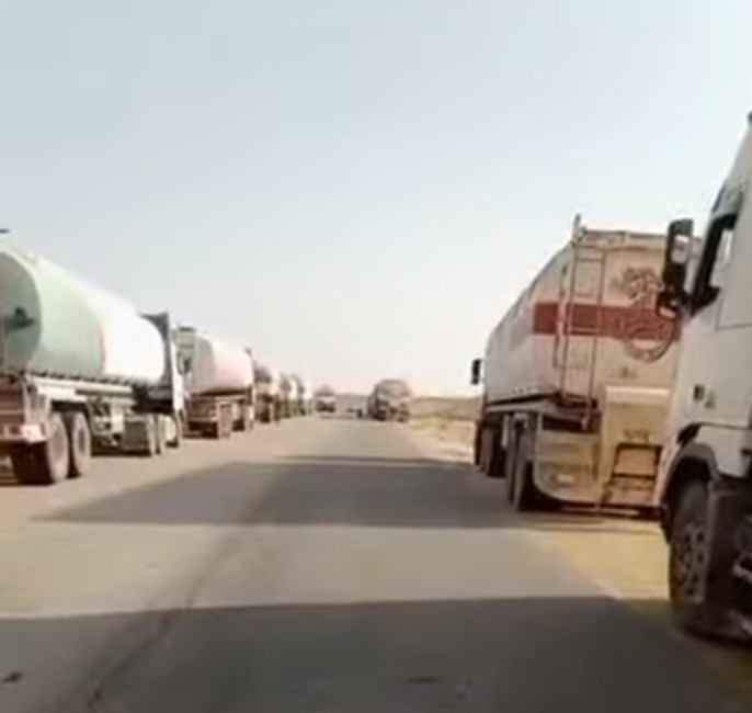 مسلحون يحتجزون ناقلات ديزل في حضرموت للمطالبة بعودة زعيم قبلي من السعودية 1 828