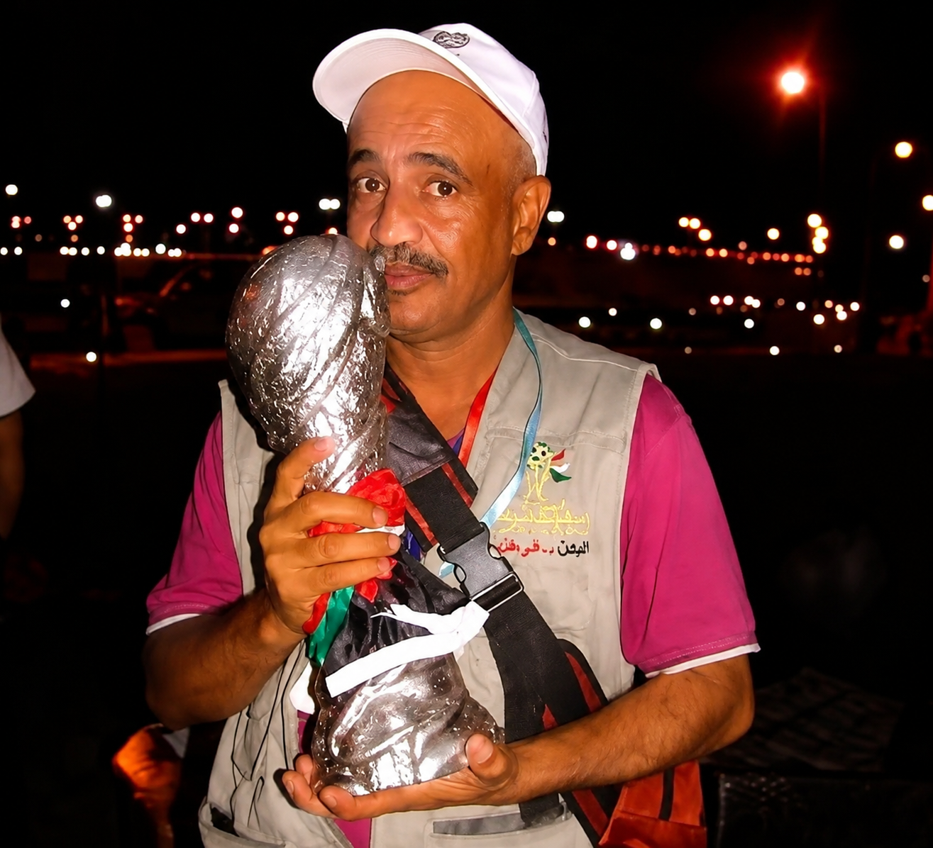 وفاة صاحب أرشيف الملاعب اليمنية علي شاهر 1 file 0000000049fc820aa75de54b0f0c020b