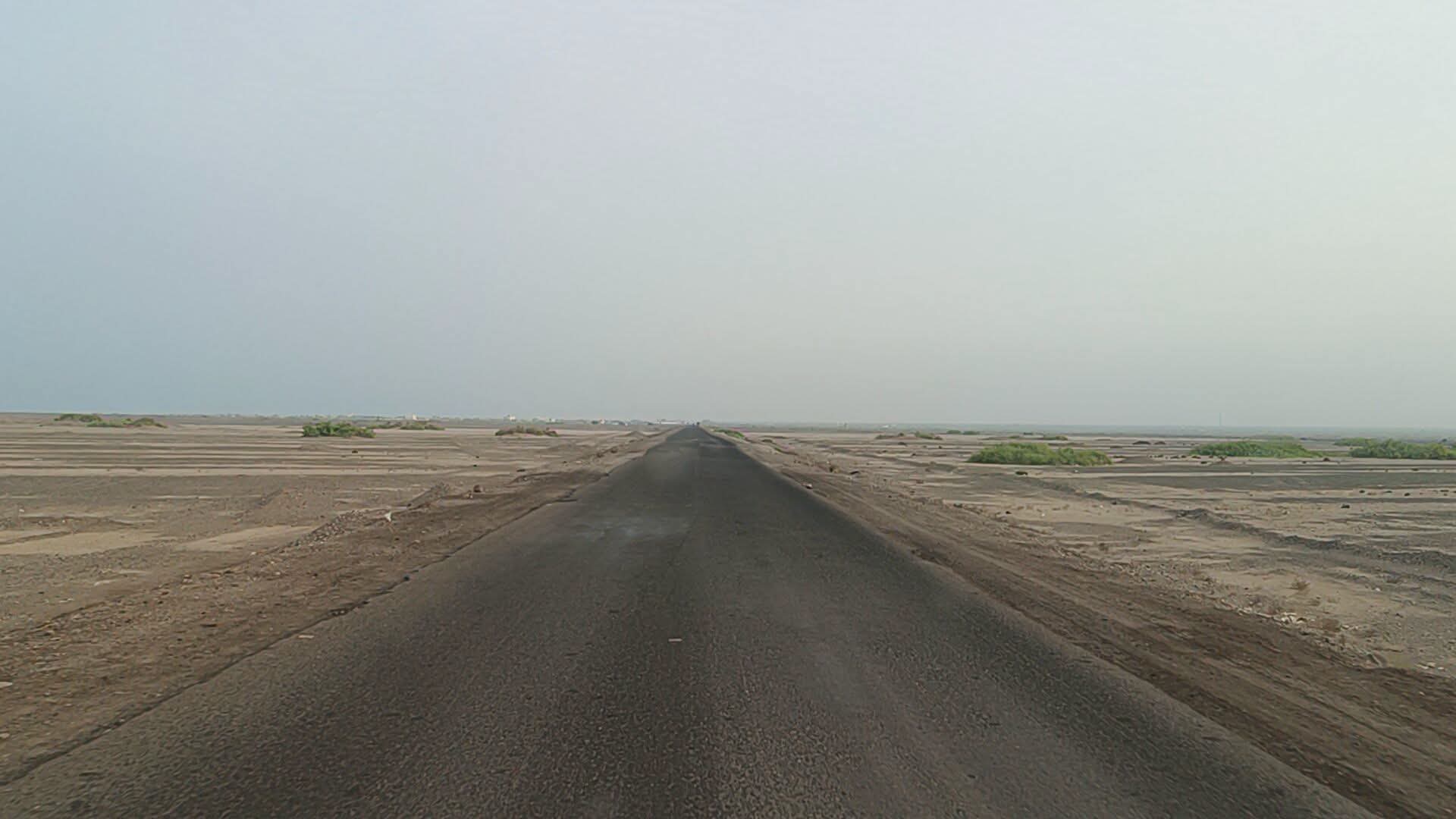 فتح طرق وإغلاق أخرى بعد المواجهات العسكرية غرب تعز وجنوب الحديدة 1 1179