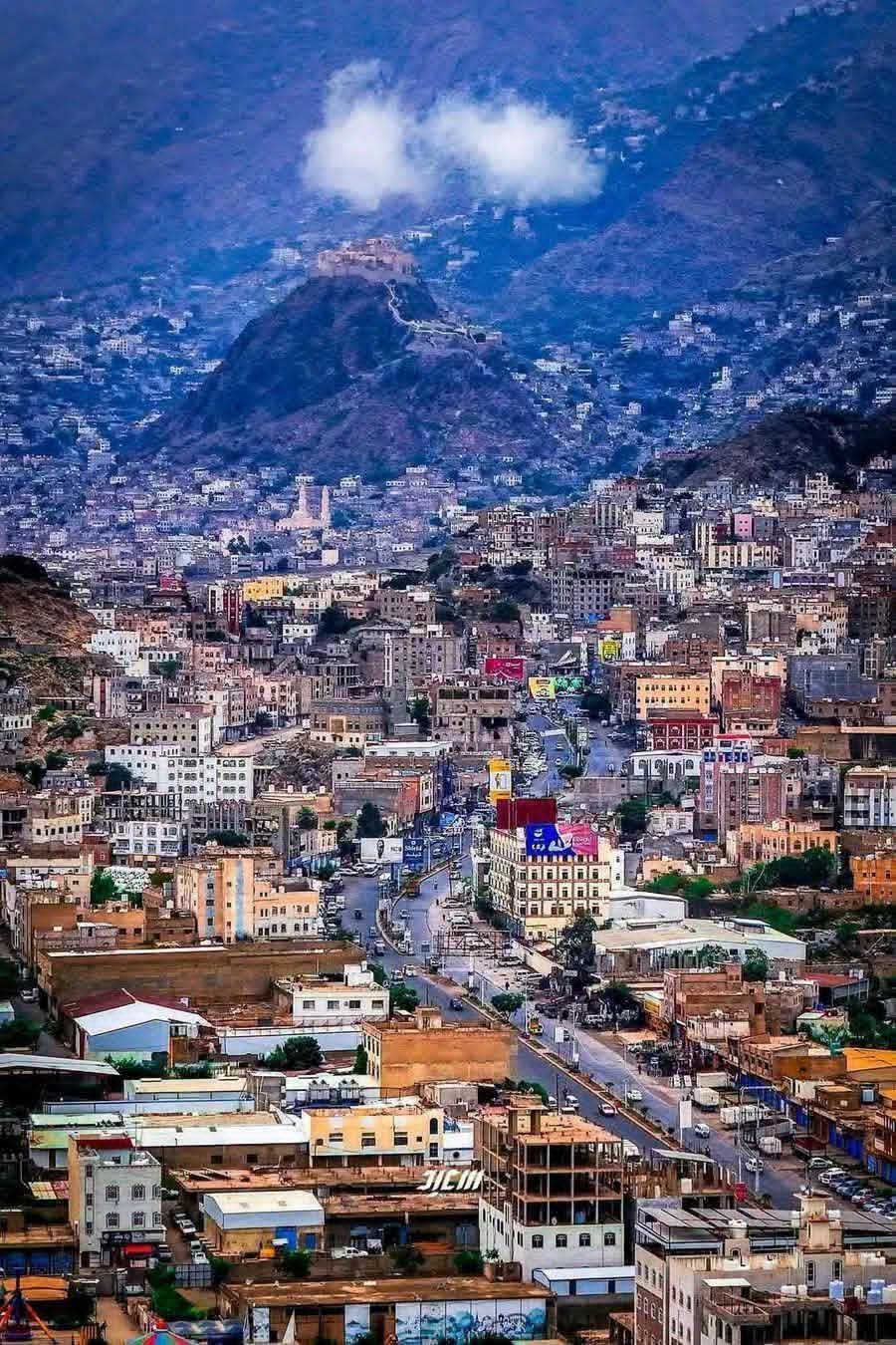 مدينة تعز.. أزمة تموينية وأسعار جنونية وسط أنباء عن مفاوضات لتجنيب المدينة المواجهات المسلحة 1 240