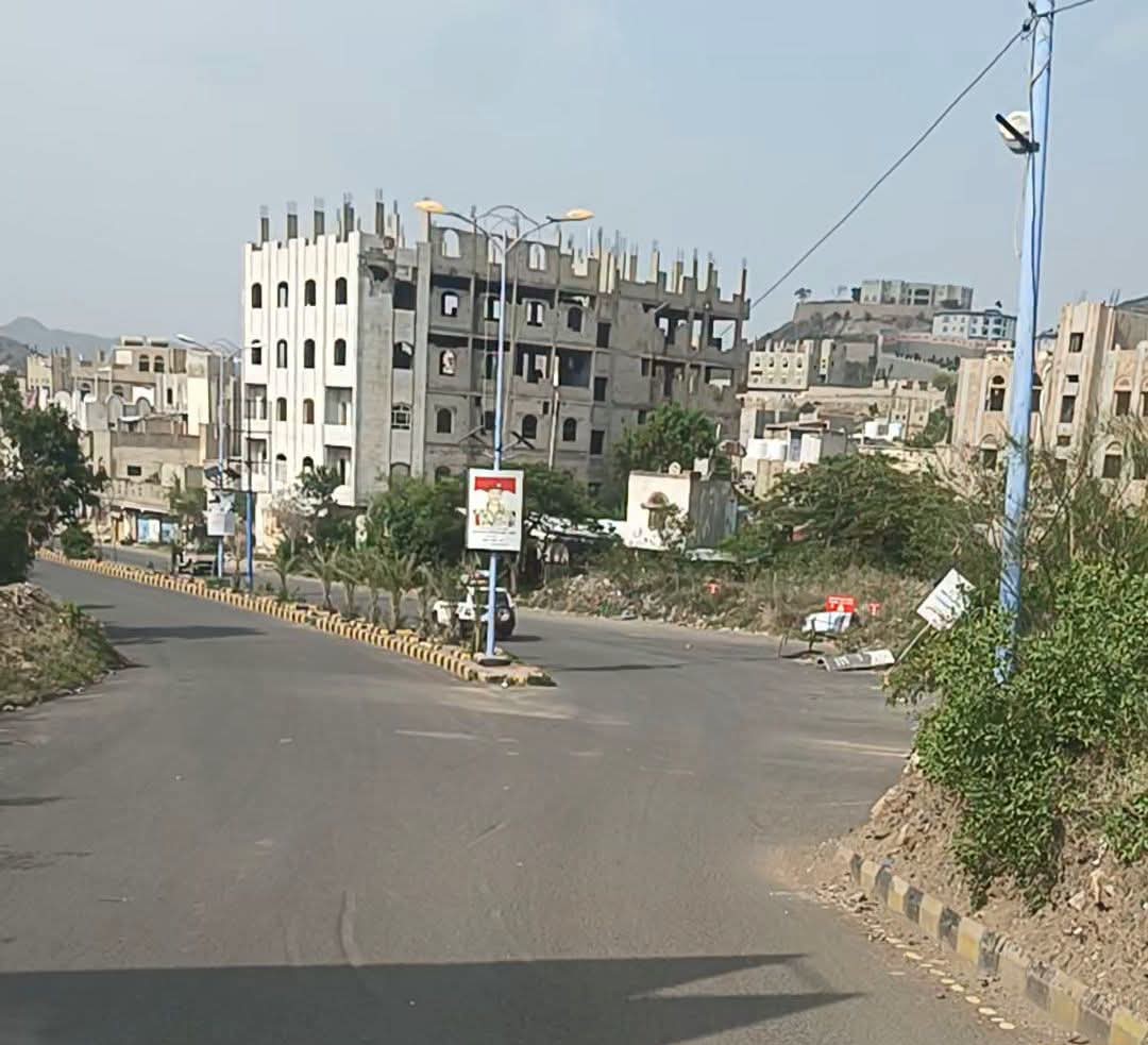 إغلاق طريق رئيسي يربط مدينة تعز بالأحياء الشرقية من المدينة 1 922